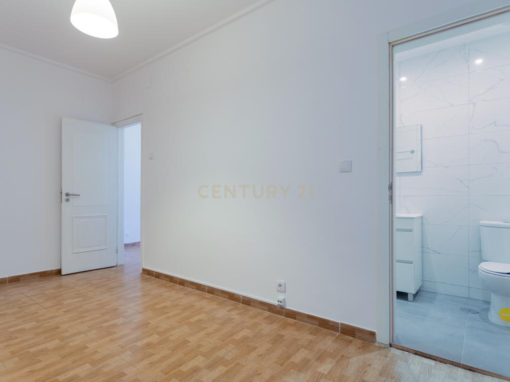Apartamento T2  - 2 WC's - Almada Centro - Image 14