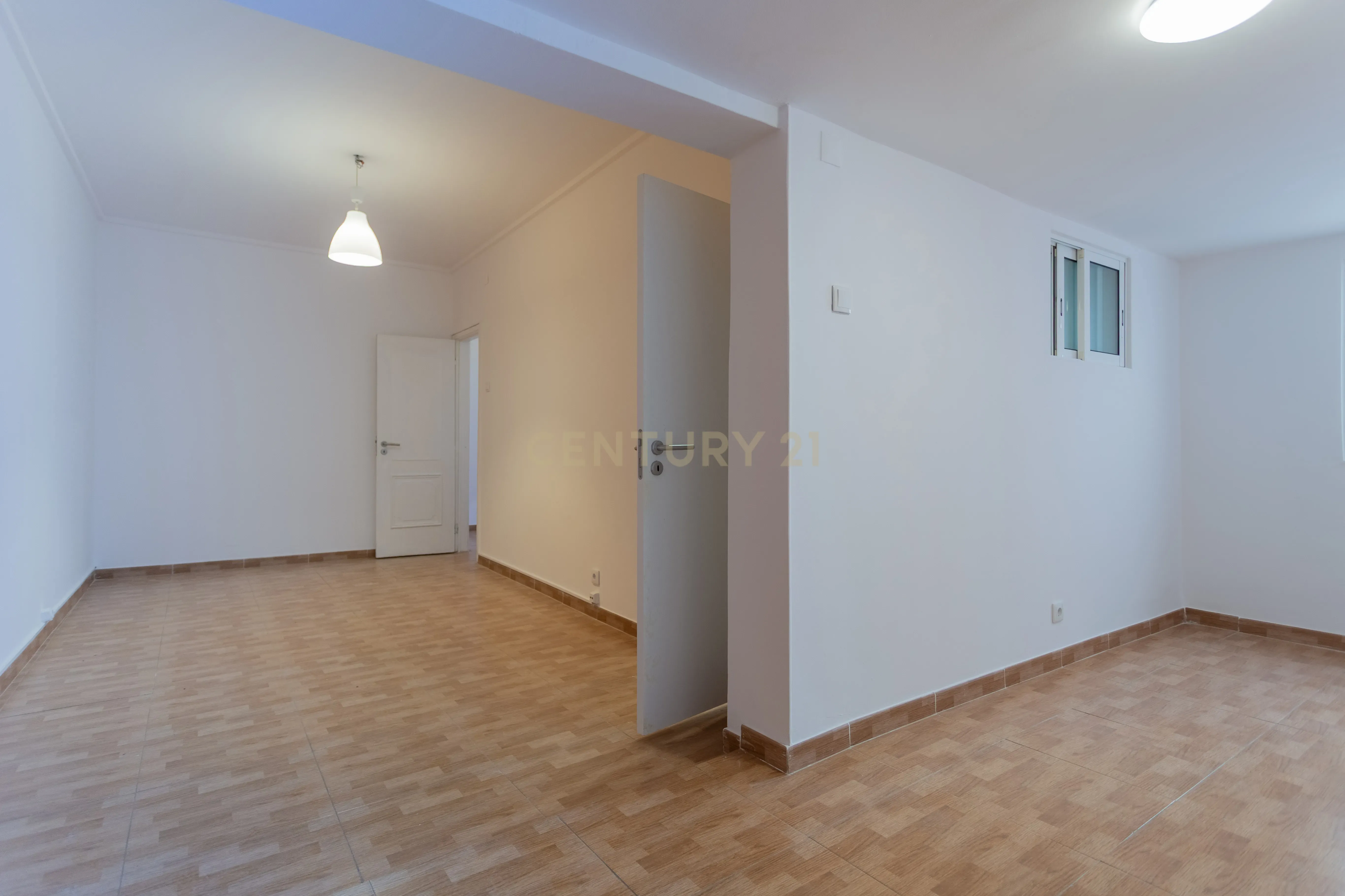 Apartamento T2 - 2 WC's - Almada Centro - Image 15