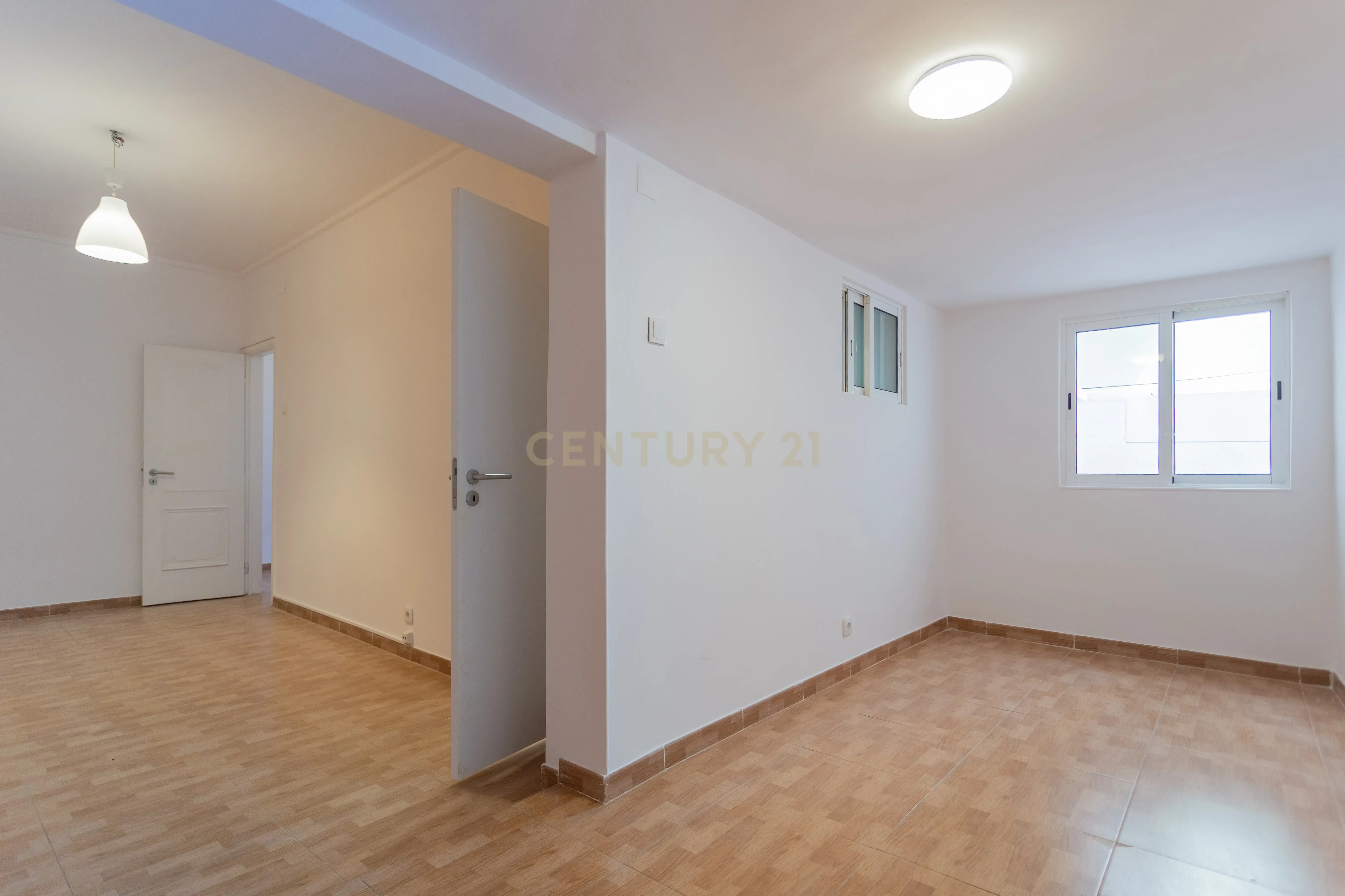 Apartamento T2 - 2 WC's - Almada Centro - Image 16