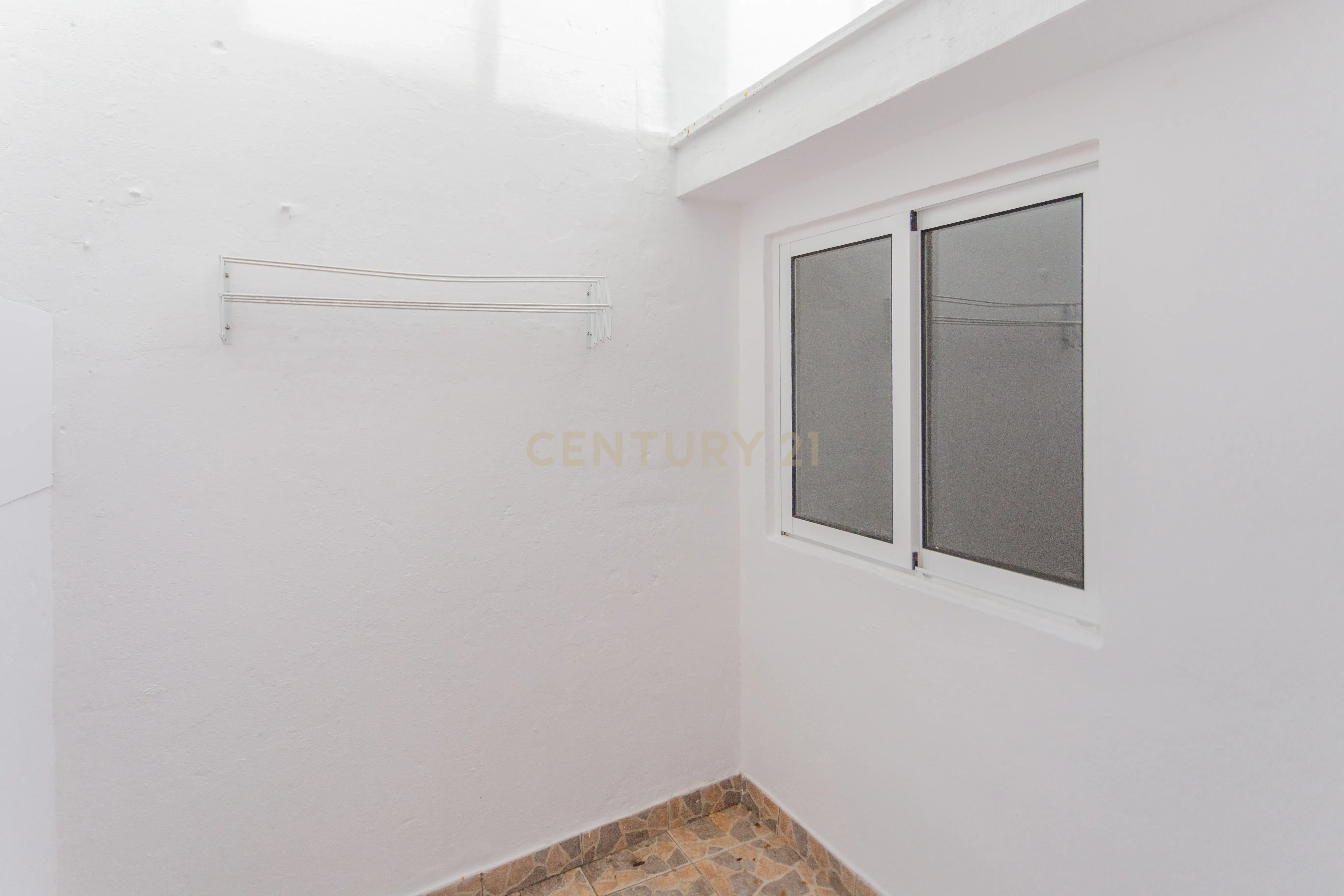 Apartamento T2 - 2 WC's - Almada Centro - Image 9