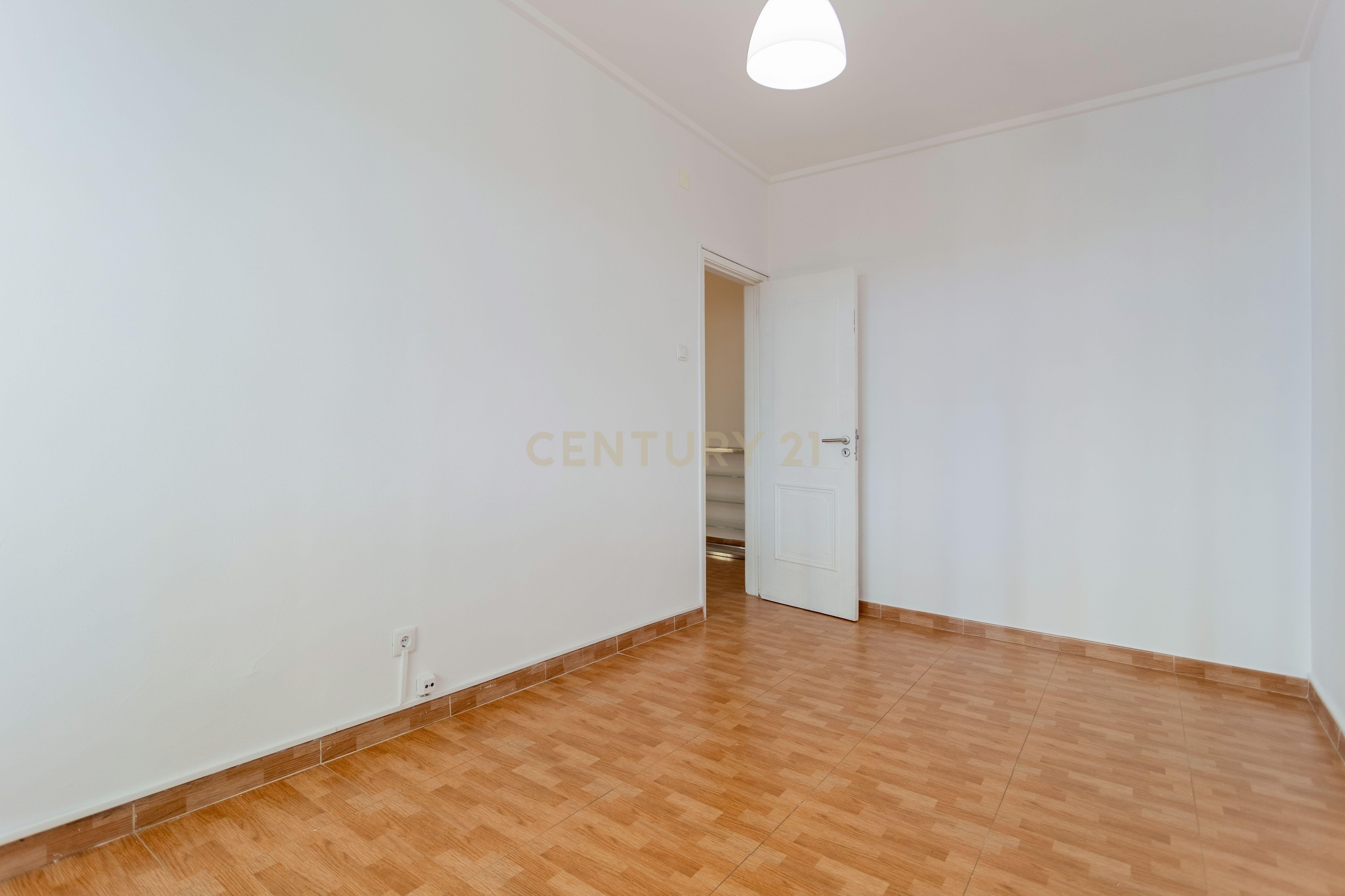 Apartamento T2 - 2 WC's - Almada Centro - Image 12