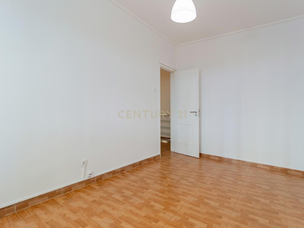 Apartamento T2  - 2 WC's - Almada Centro - Image 12