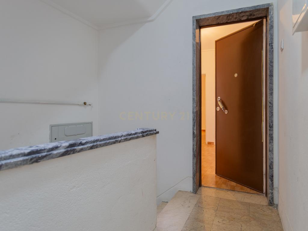 Apartamento T2  - 2 WC's - Almada Centro - Image 24
