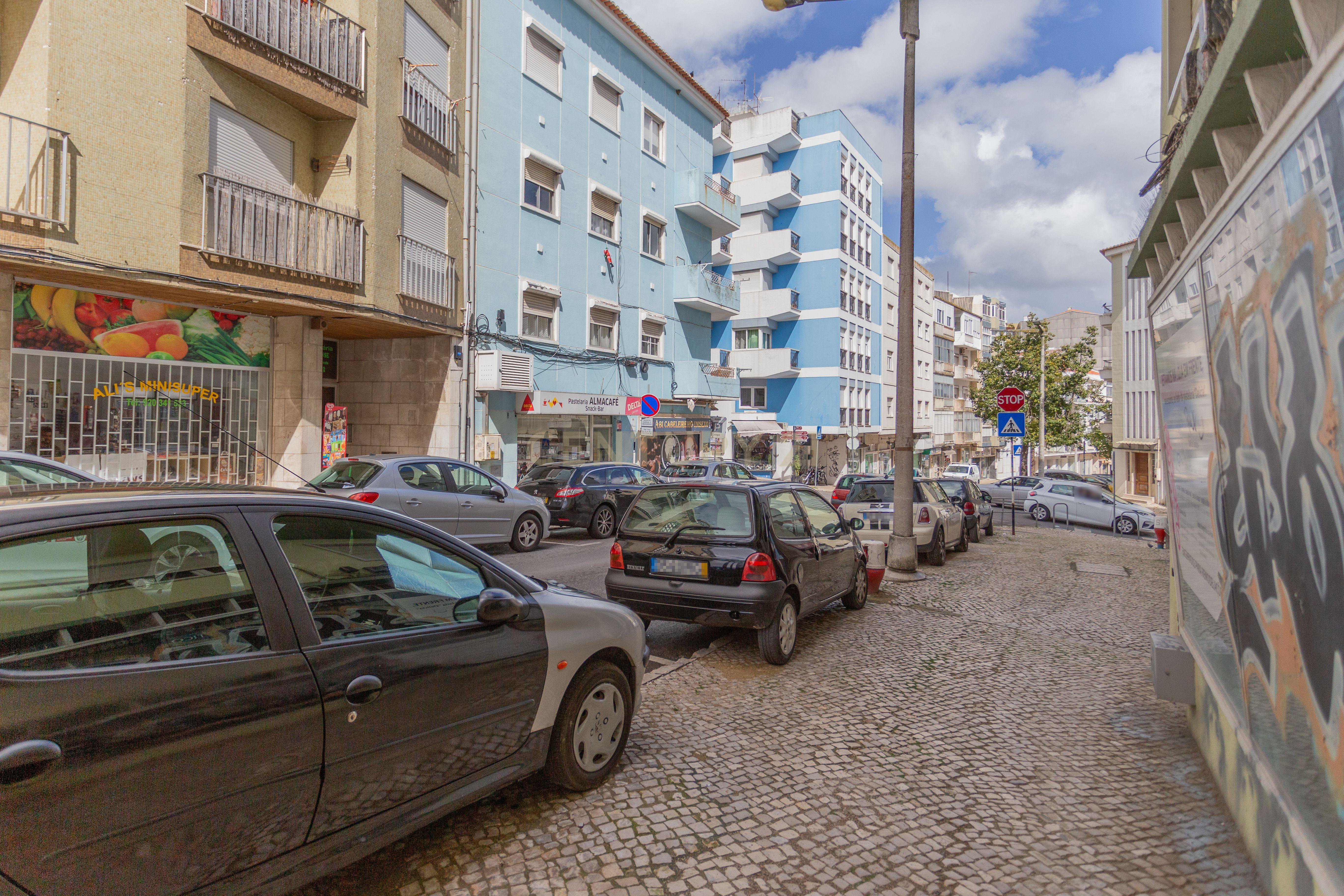 Apartamento T2 - 2 WC's - Almada Centro - Image 28