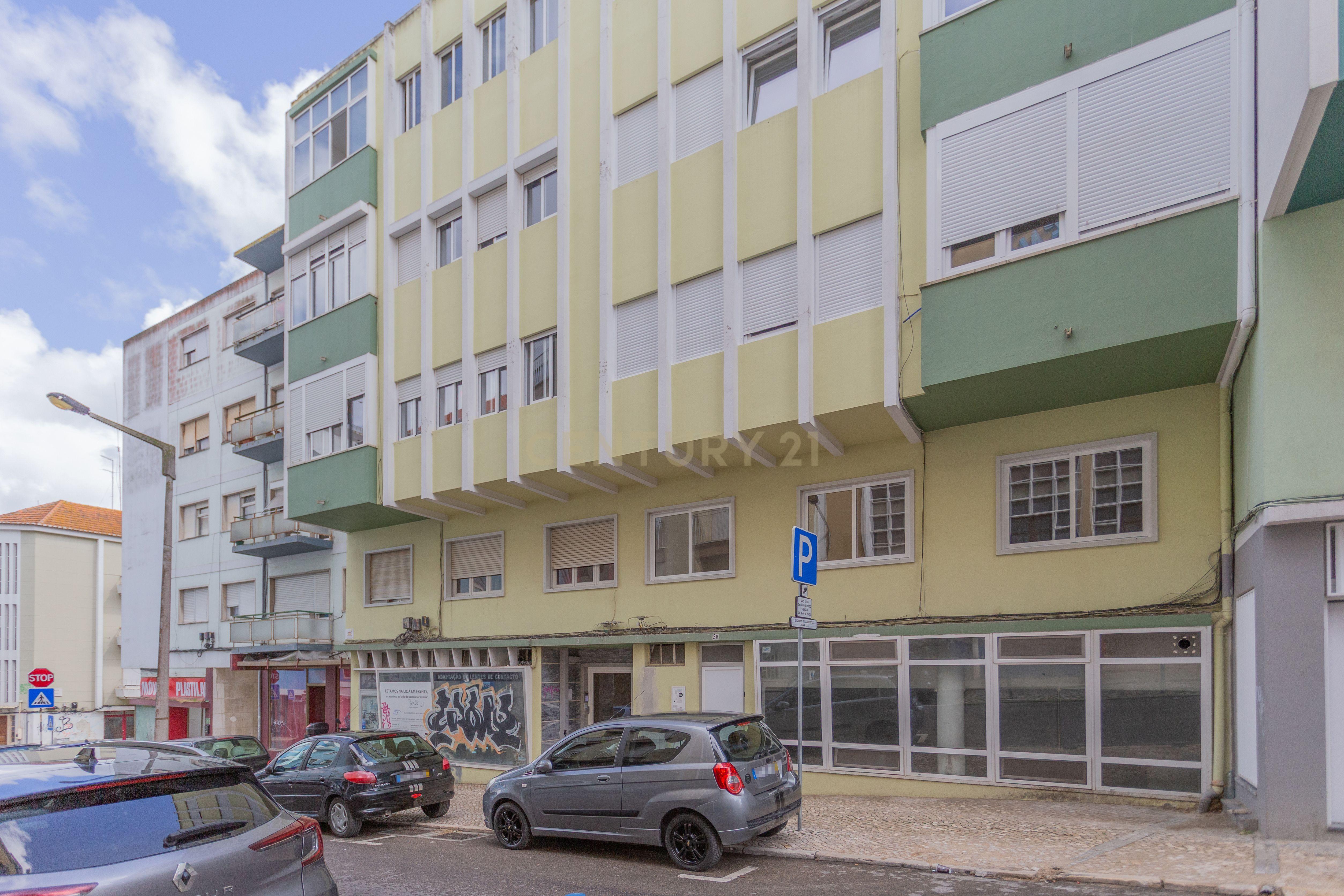 Apartamento T2 - 2 WC's - Almada Centro - Image 26