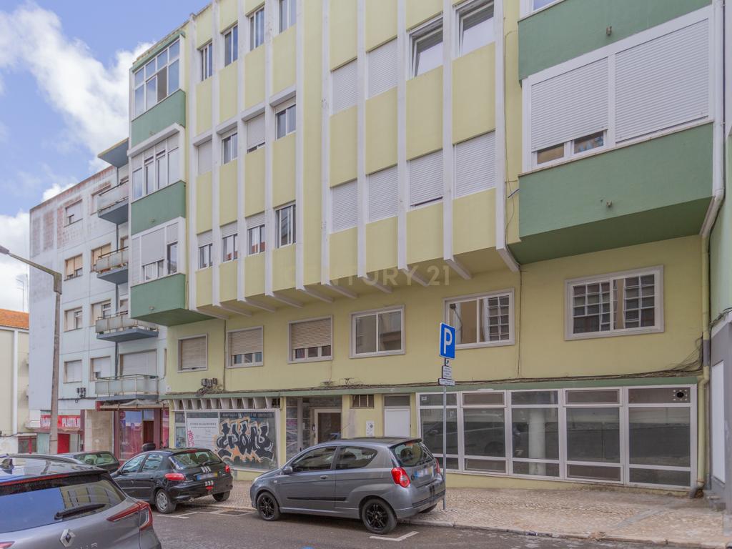 Apartamento T2  - 2 WC's - Almada Centro - Image 26