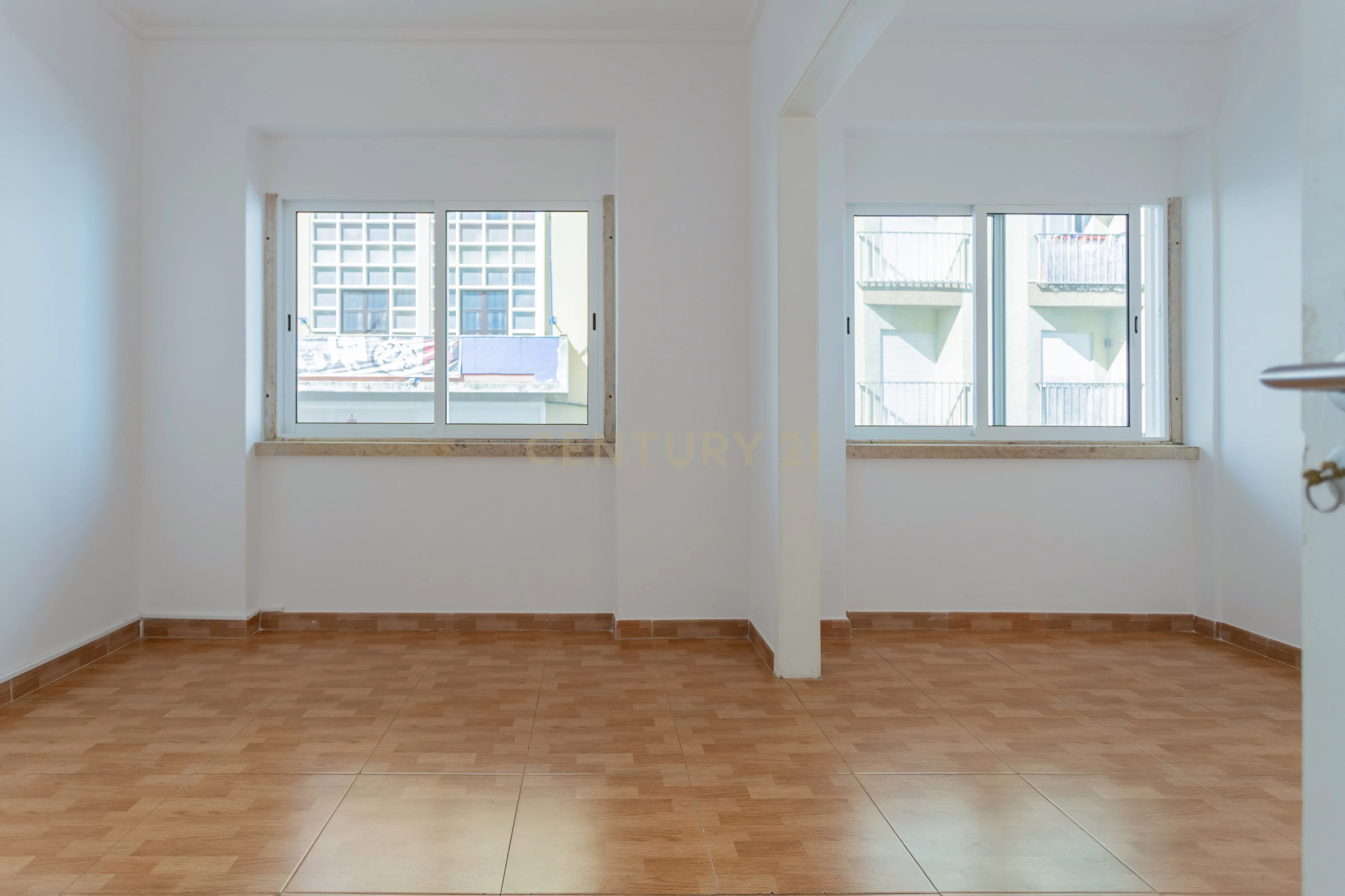 Apartamento T2 - 2 WC's - Almada Centro - Image 2