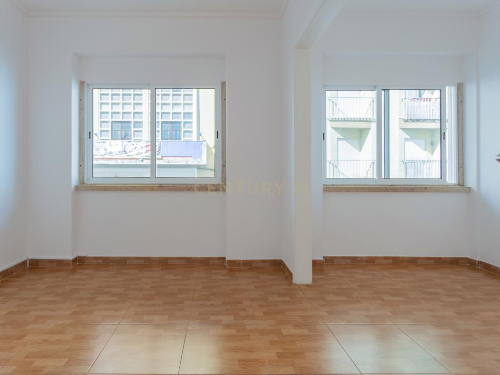 Apartamento T2  - 2 WC's - Almada Centro - Image 2