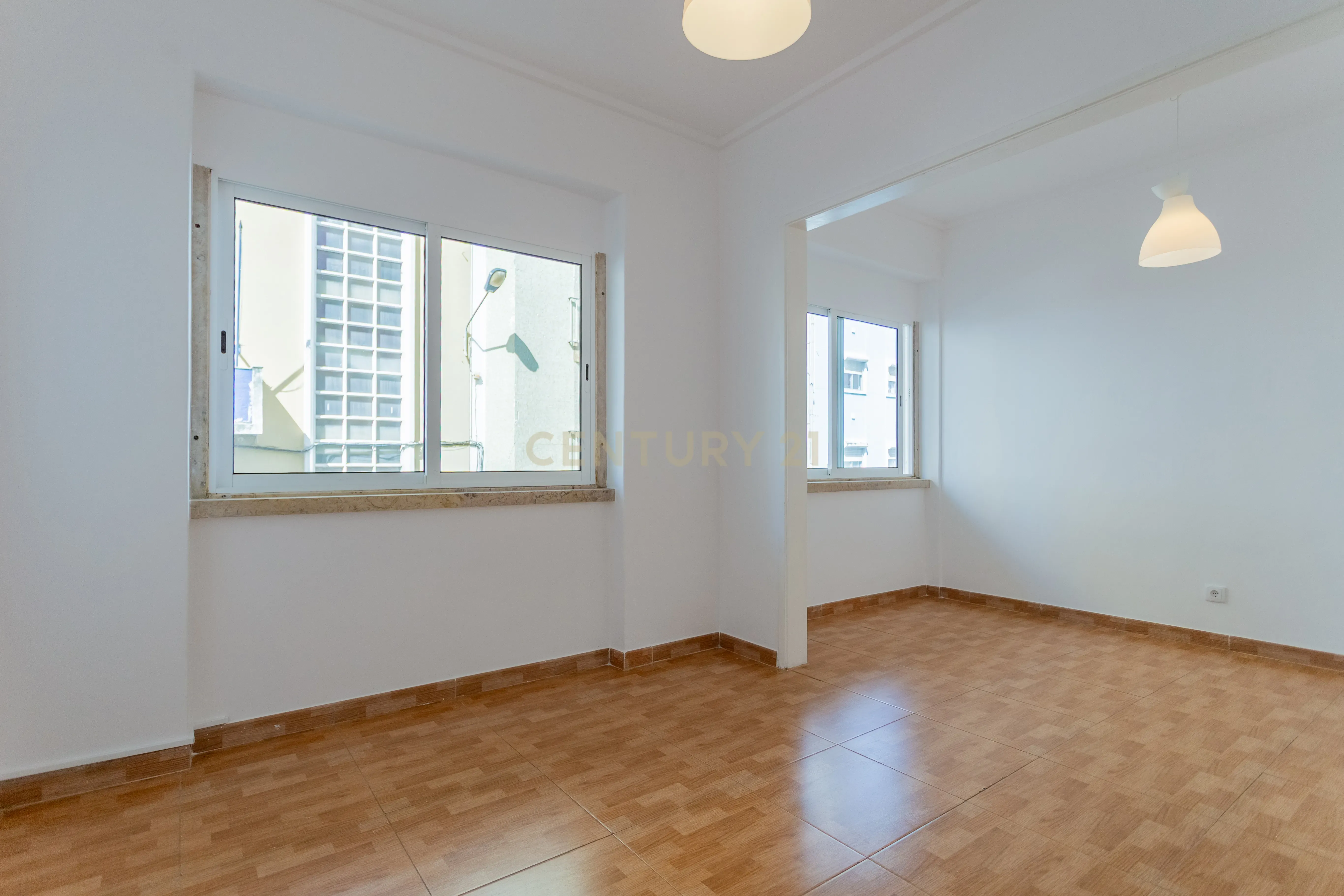 Apartamento T2 - 2 WC's - Almada Centro - Image 3