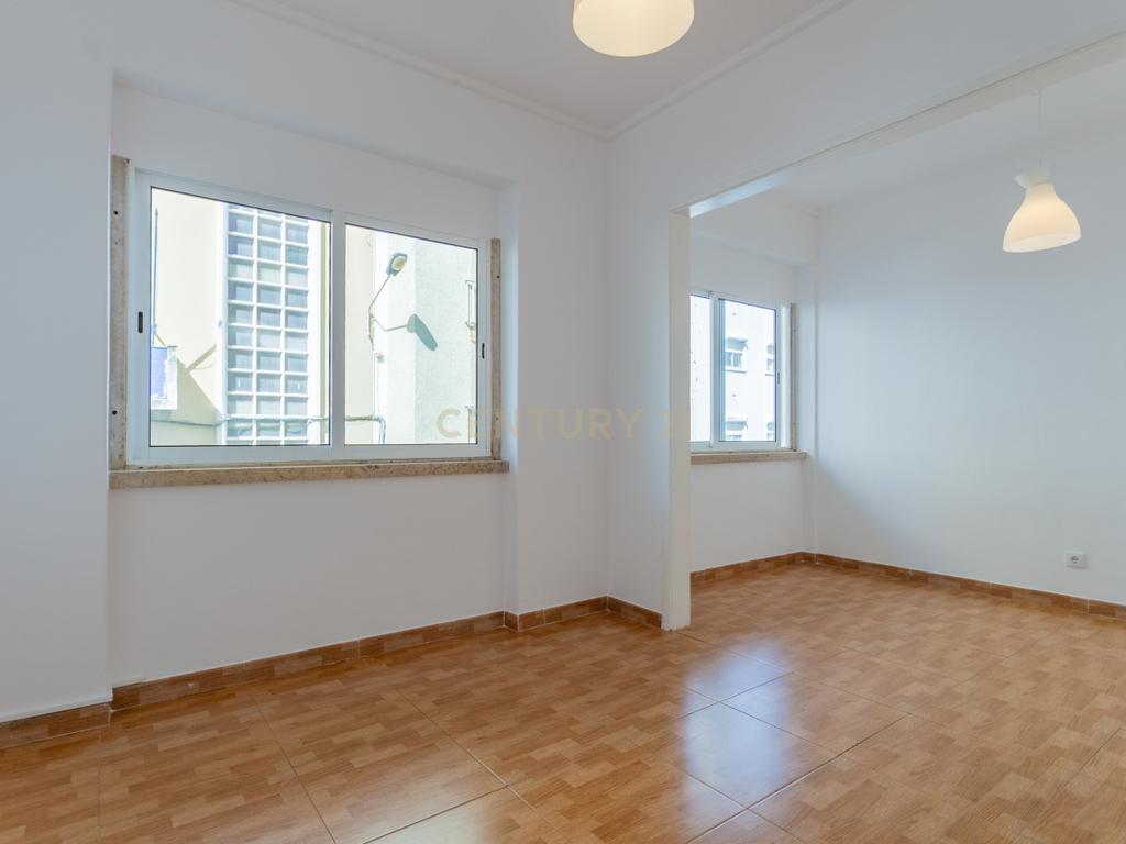 Apartamento T2  - 2 WC's - Almada Centro - Image 3