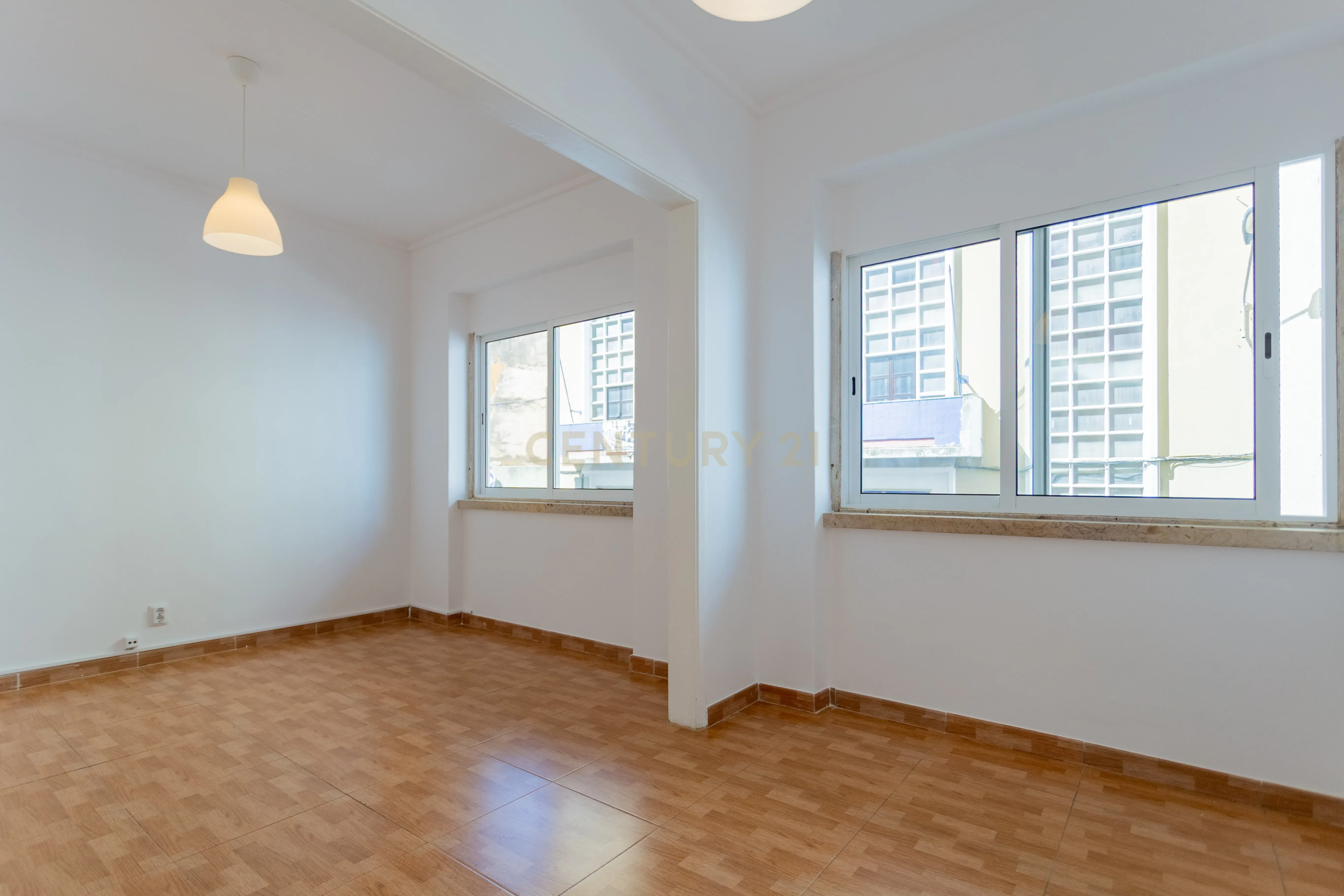 Apartamento T2 - 2 WC's - Almada Centro - Image 1
