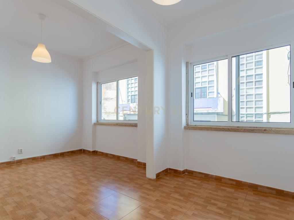 Apartamento T2  - 2 WC's - Almada Centro - Image 1