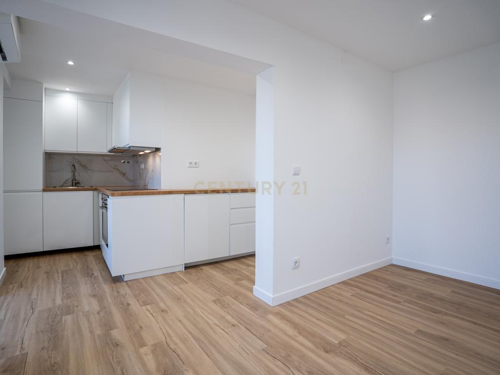 Apartamento T2, Rua do Mato Grosso, Santa Engrácia, São Vicente - Image 2