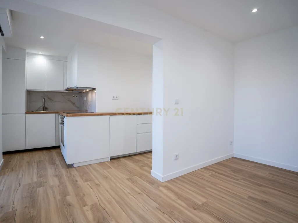 Apartamento T2, Rua do Mato Grosso, Santa Engrácia, São Vicente - Image 2
