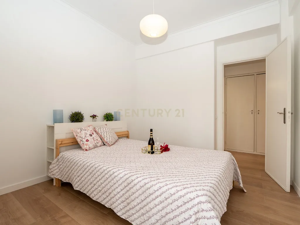 T2 Renovado em Odivelas — Conforto, Luz Natural e Localização Privilegiada - Image 18