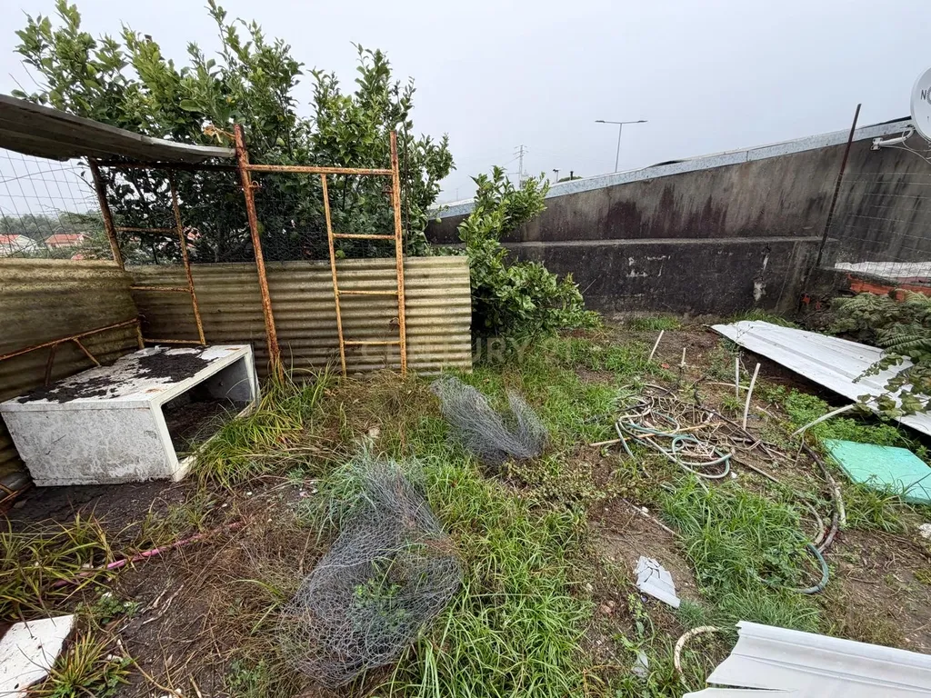 Moradia em Valadares para Restauro ou Reconstrução - Image 3