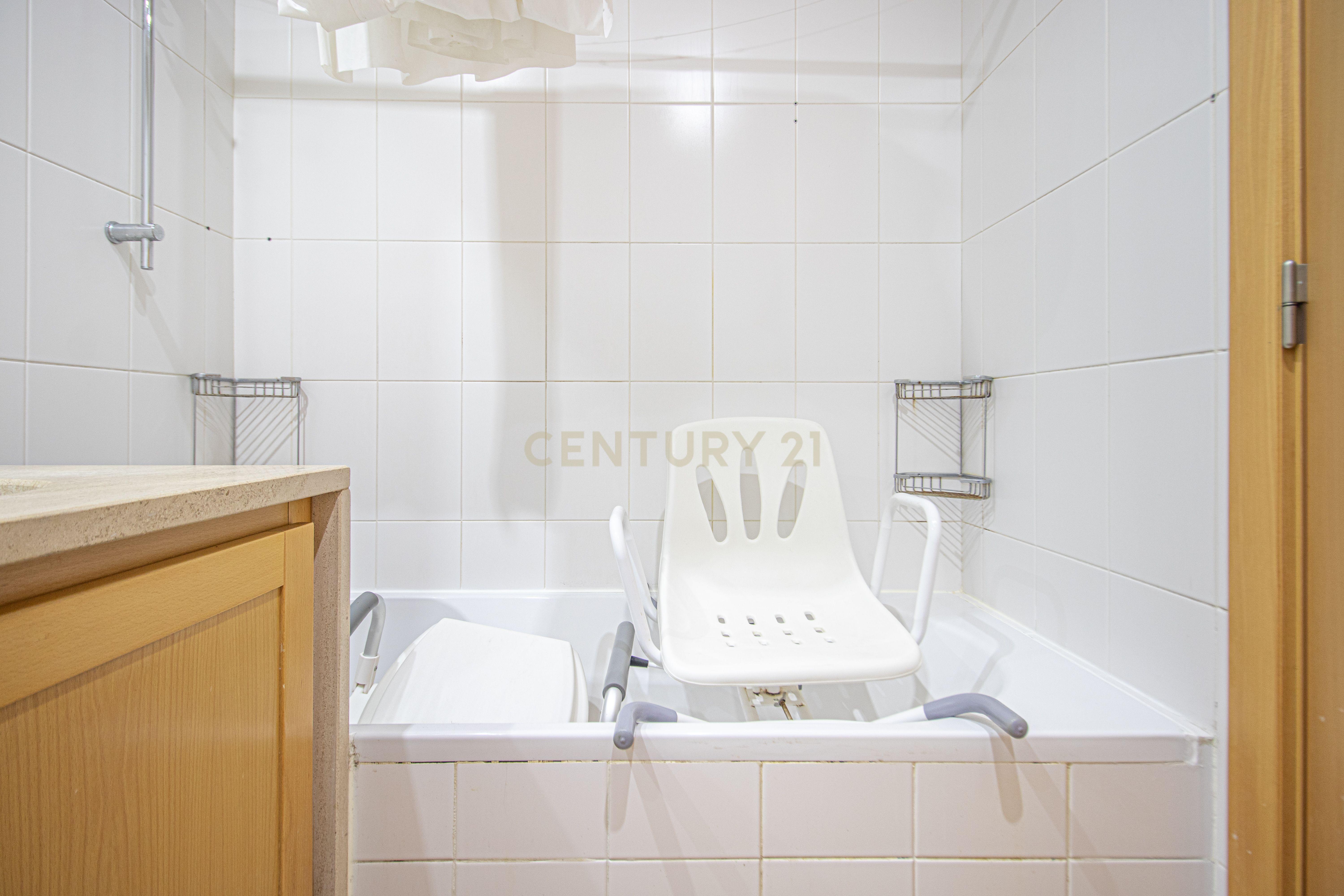 Fotografia 10 de Apartamento T1 com Garagem no Parque Nações
