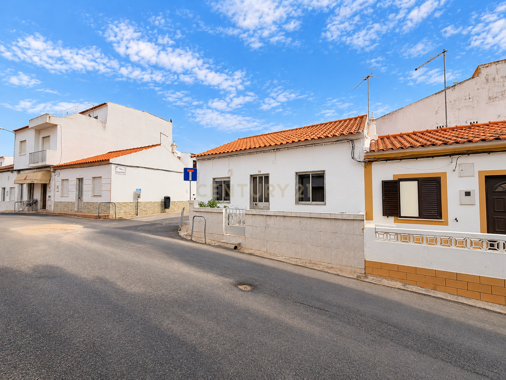Uma casa com alma portuguesa, espaço exterior e Lagos mesmo ali ao lado. - Image 16