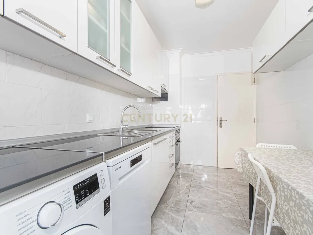 Apartamento T2 Remodelado (Agualva/Cacém) - Image 7
