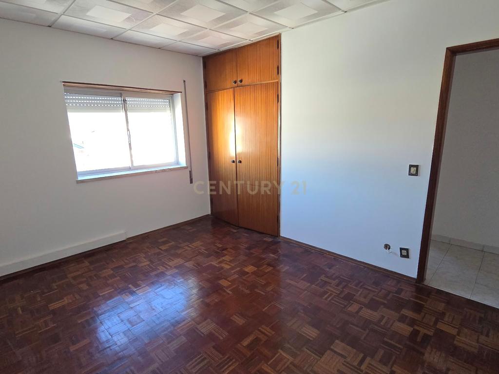 Arrendamento T3 com Garagem | Boas Áreas | Bairro de Santa Apolónia - Image 15