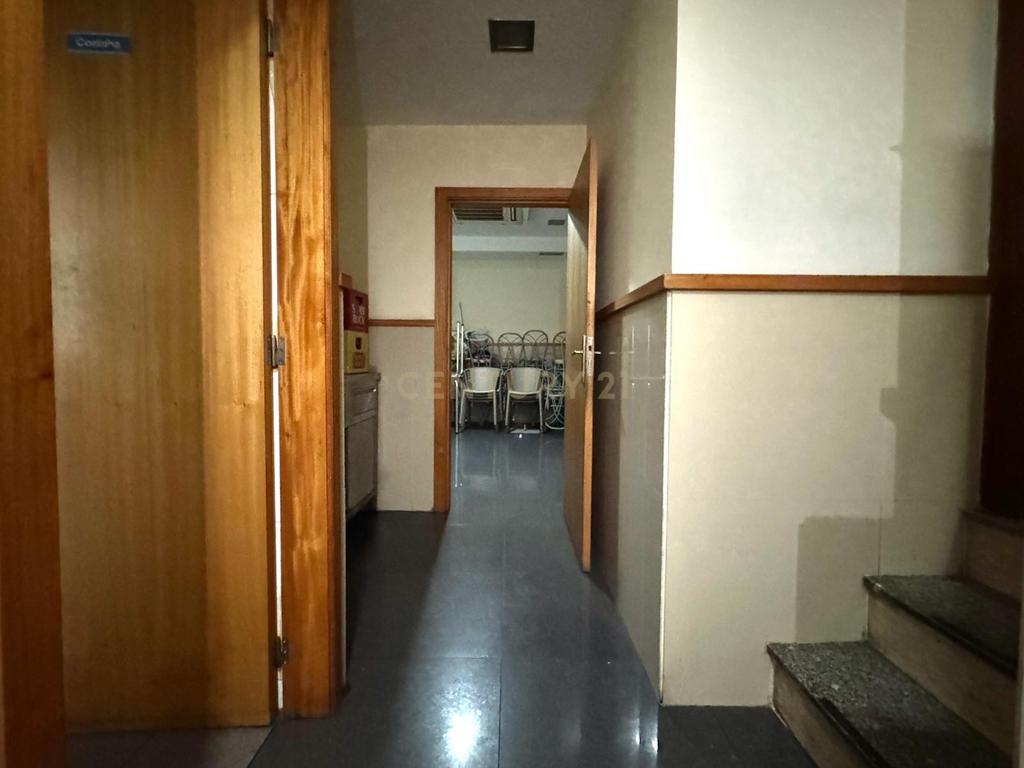 Café/Restaurante com 2 Armazéns e Loja Independente na Av. da República, Gaia - Image 17