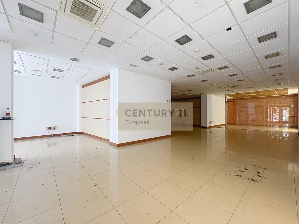 Amplo local comercial em Benalmádena, Málaga, com excelente localização - Image 25