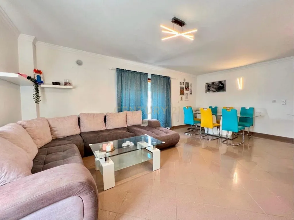Apartamento T3 em Azambuja com Vista Panorâmica e Garagem - Image 9