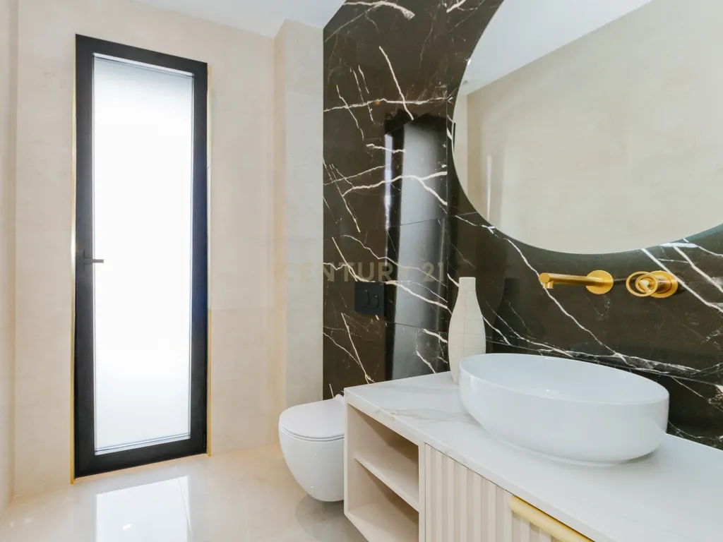 Moradia T4 com piscina e 3 suites | A escolha inteligente para viver com mais espaço a minutos de Lisboa - Image 13
