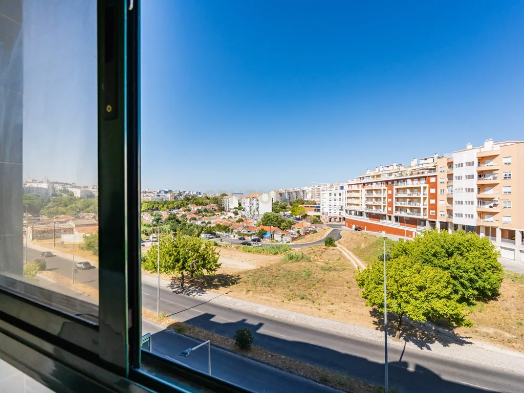 Apartamento T3 com Vista desafogada e parqueamento, no Feijó - Almada - Image 14