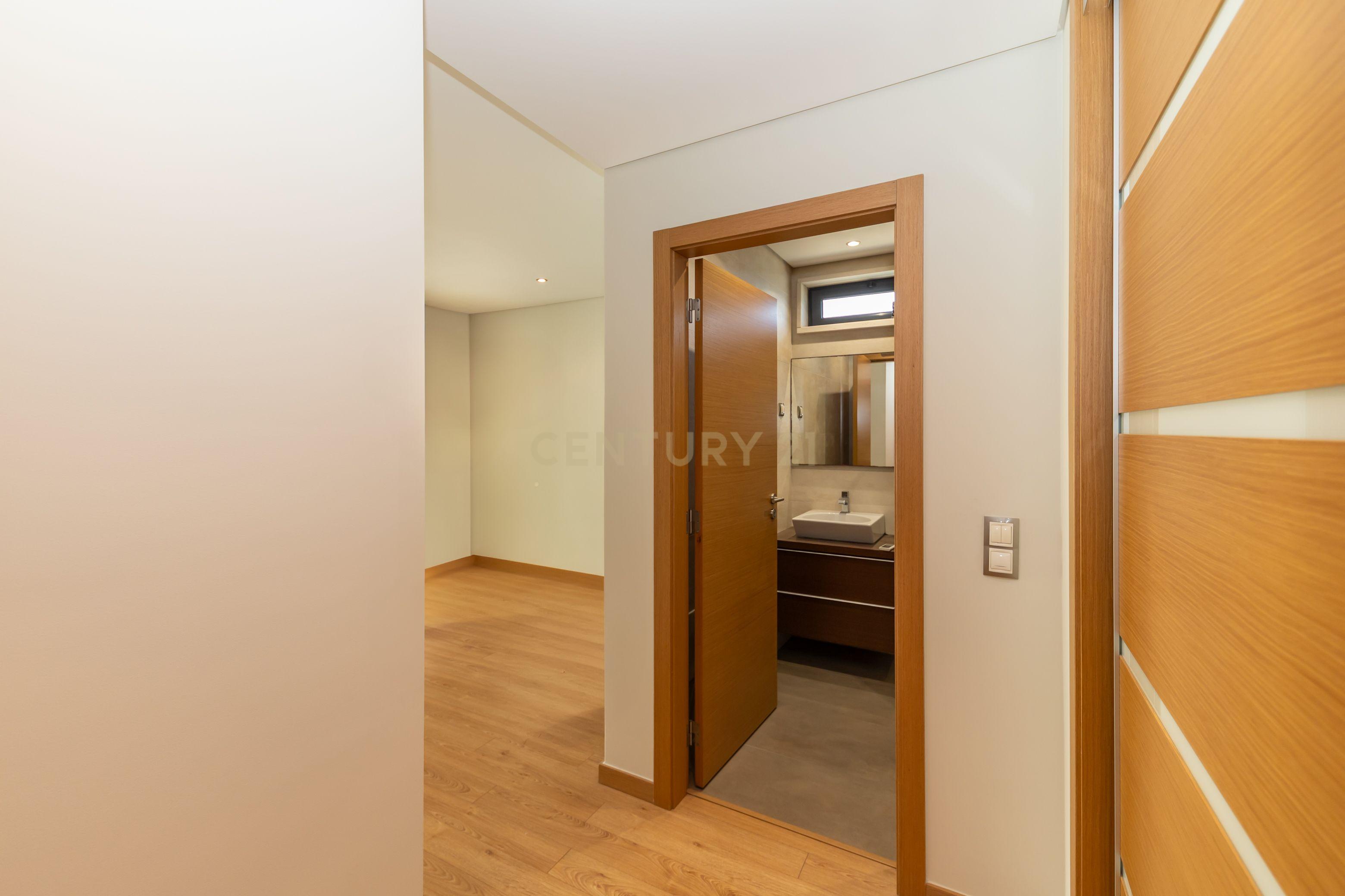 Apartamento T3 Com Box - Varandas Montijo - Image 25