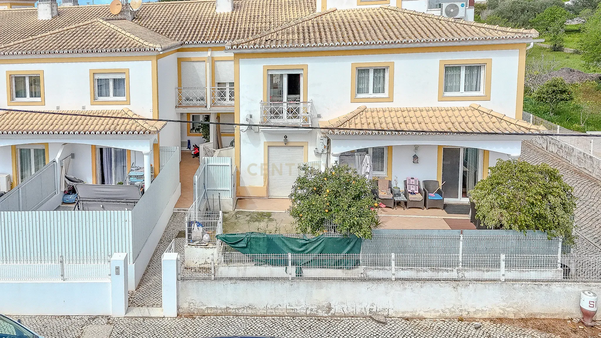 Moradia T2 com Garagem e Logradouro - Ferreiras, Albufeira - Image 1