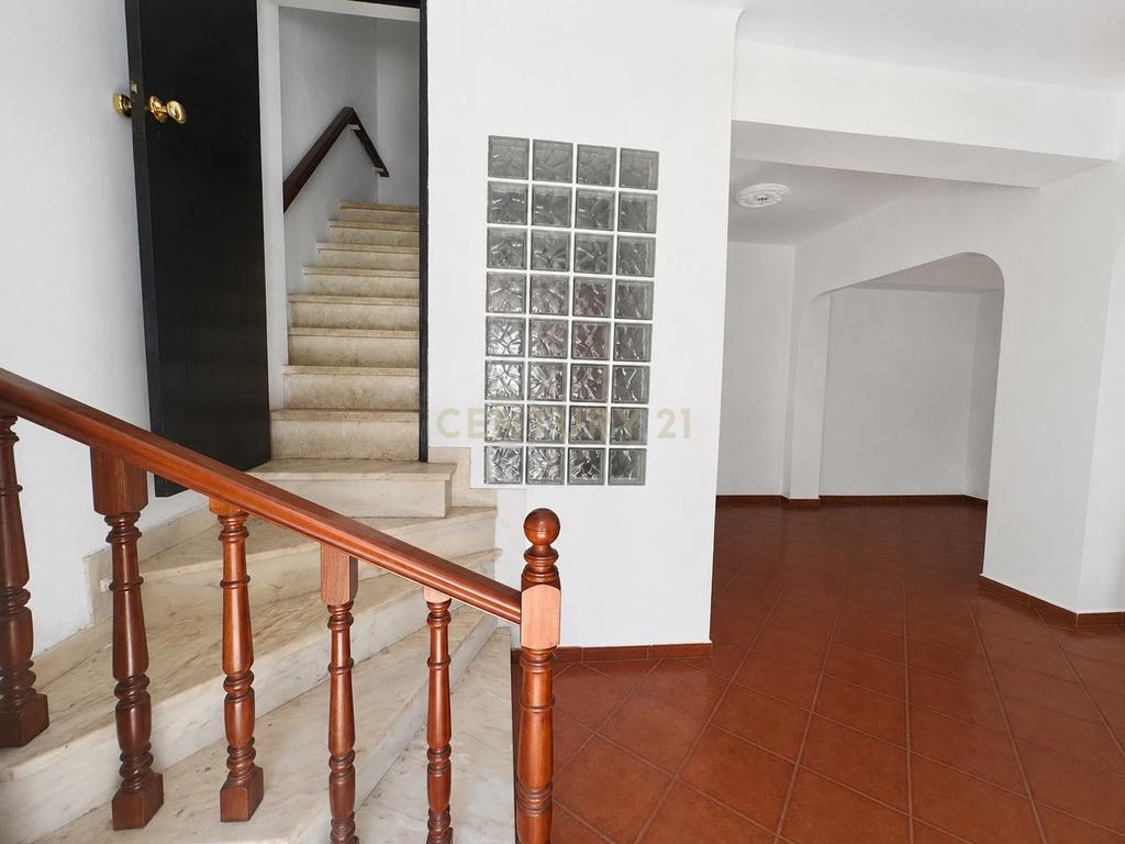 Moradia T5 para Arrendamento, junto à Urbanização Real Forte, Sacavém - Image 2