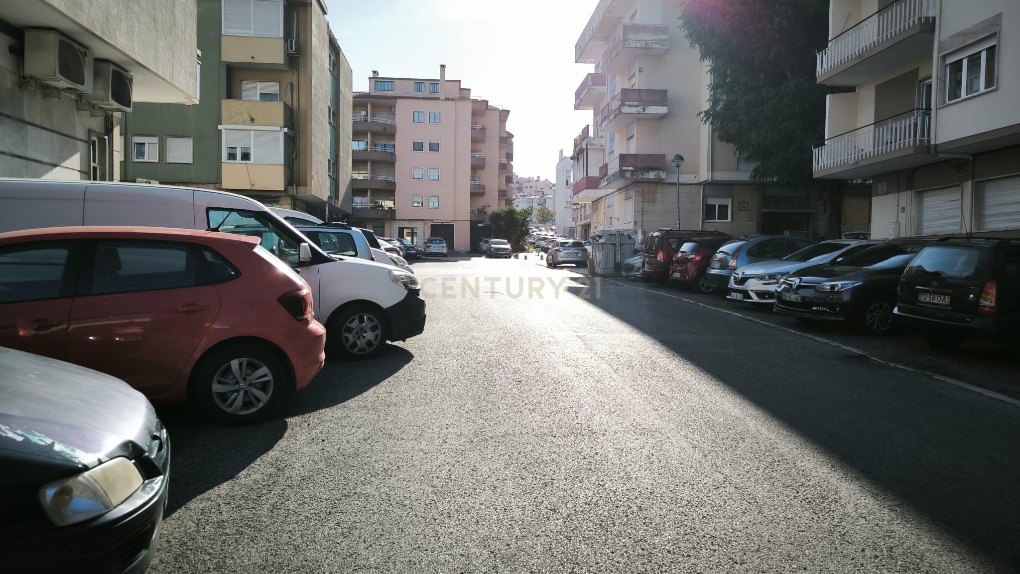 Apartamento T3 em Queluz – Bairro da Estação Nova - Image 5