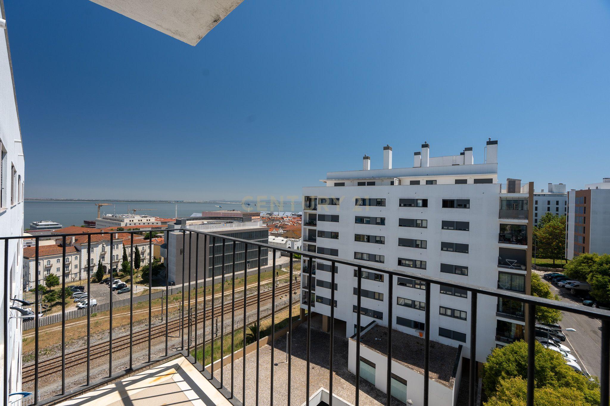 Excelente Apartamento T2 em Braço de Prata - Image 6