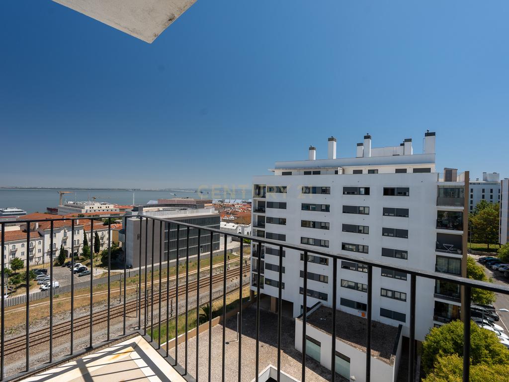Excelente Apartamento T2 em Braço de Prata - Image 6