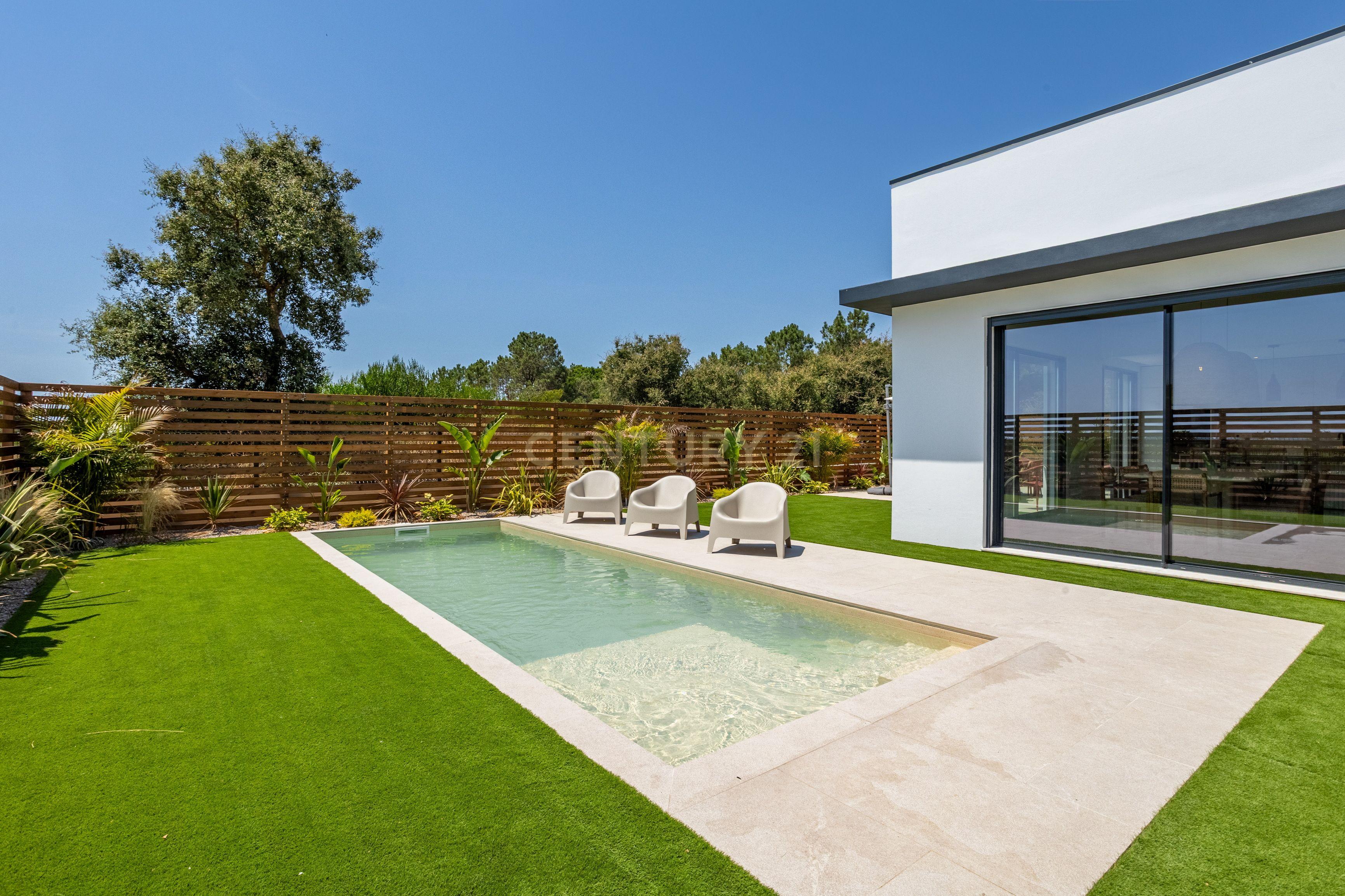 Fotografia 11 de Luxuosa Moradia T4 com Piscina na Lagoa Albufeira, para Arrendamento