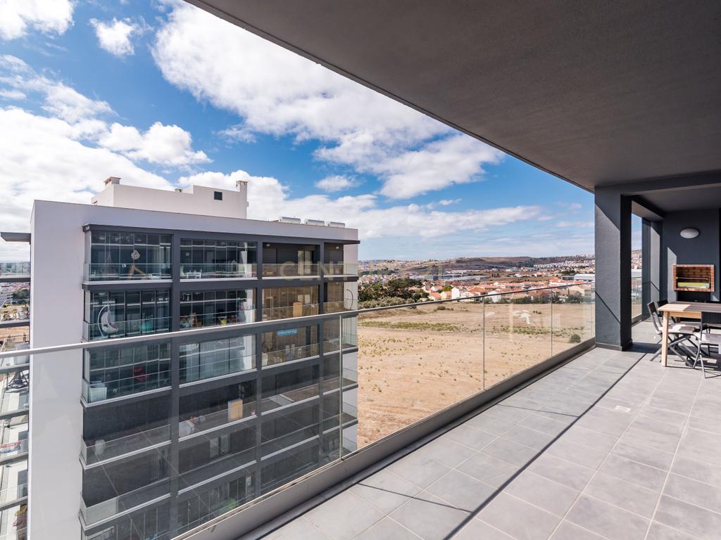 Luxuoso Apartamento T3 em Odivelas com Vista Panorâmica - Image 16