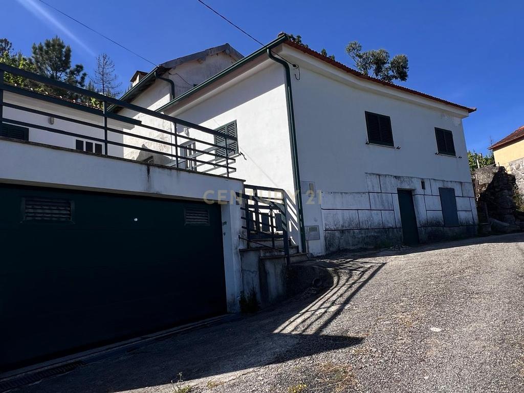 Casa isolada com vista panorâmica em São Pedro do Sul - Image 1