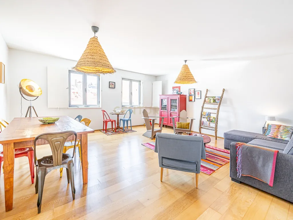 Apartamento T3 com terraço, garagem e elevador na Rua do Benformoso, em Lisboa - Image 2