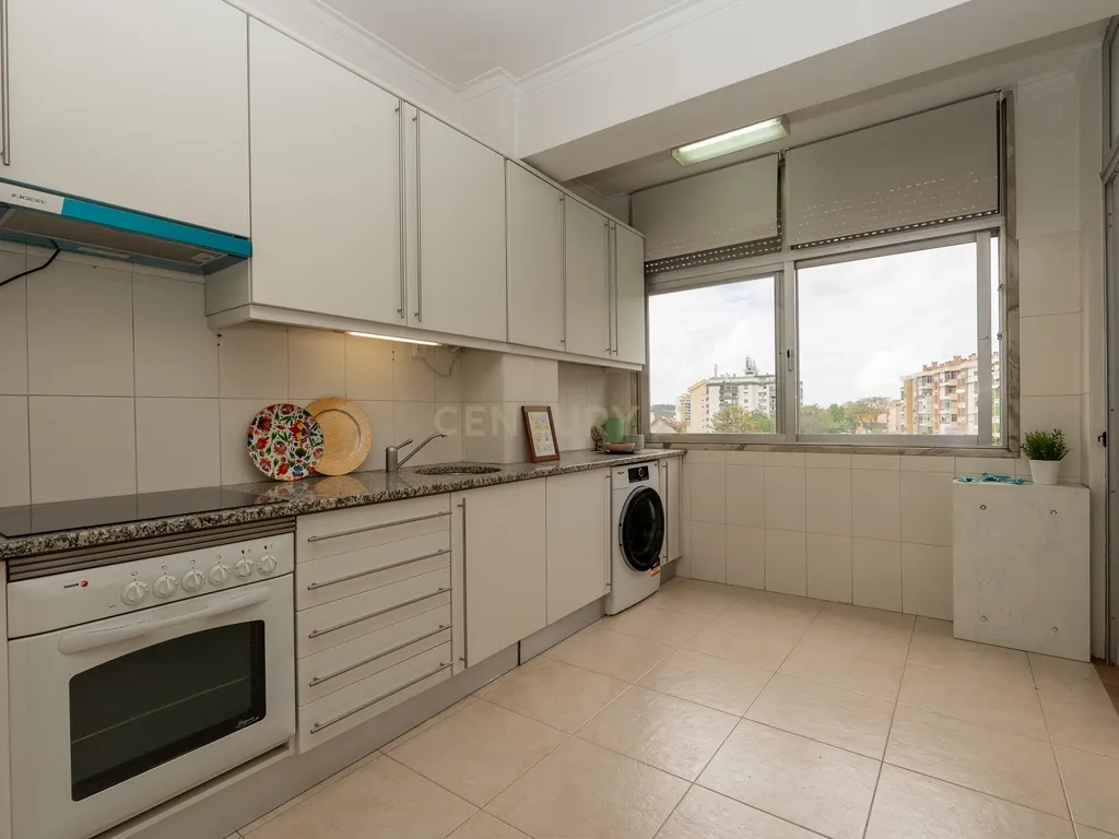 T2 Renovado em Odivelas — Conforto, Luz Natural e Localização Privilegiada - Image 10