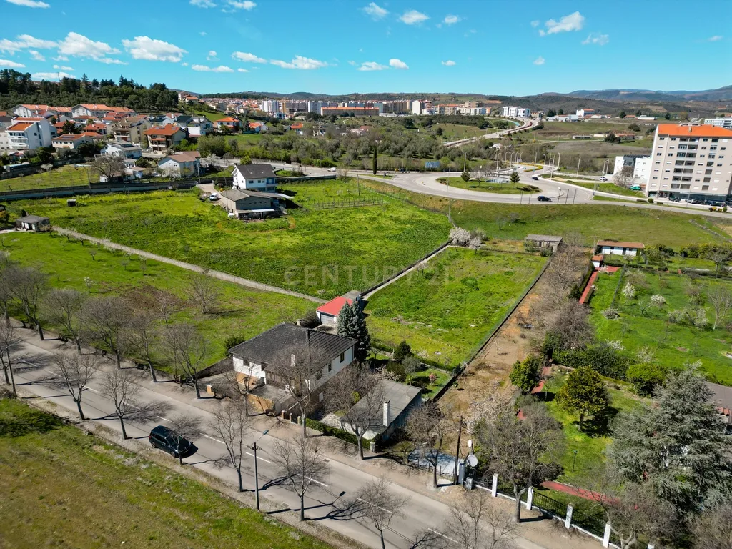 Moradia Bifamiliar + Anexo com #TERRENO -#CENTRO DE BRAGANÇA - Image 34