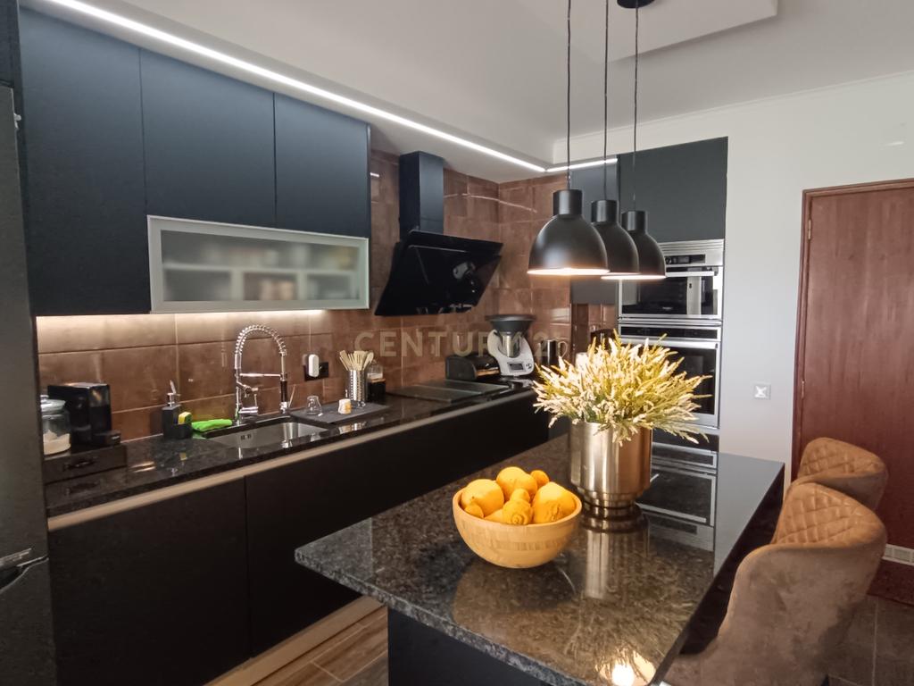 Moderno Apartamento T4 no centro de Olhão - Image 1