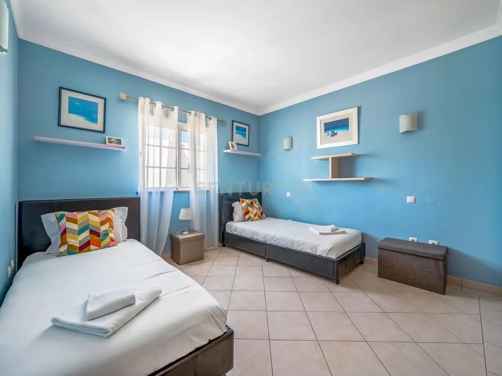 Moradia T4 com piscina, jacuzzi e garagem em Vale Pedras, Albufeira - Image 14