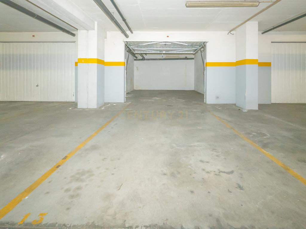 Apartamento T3 com Duas Varandas, Garagem Box e Lugar de estacionamento na Vila Serena, Pinhal Novo - Image 44