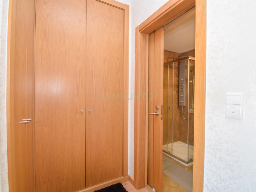 Apartamento T3 com Áreas Generosas e Vista Desafogada - Image 6