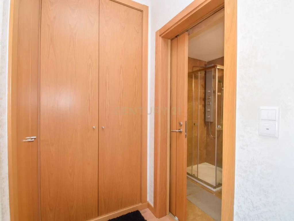 Apartamento T3 com Áreas Generosas e Vista Desafogada - Image 6
