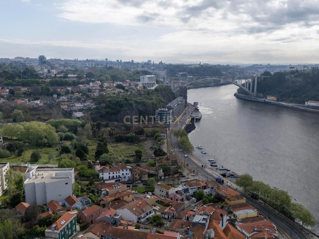 Exclusiva Moradia de Luxo no Coração do Ouro – Rua Senhor da Boa Morte, Porto - Image 10