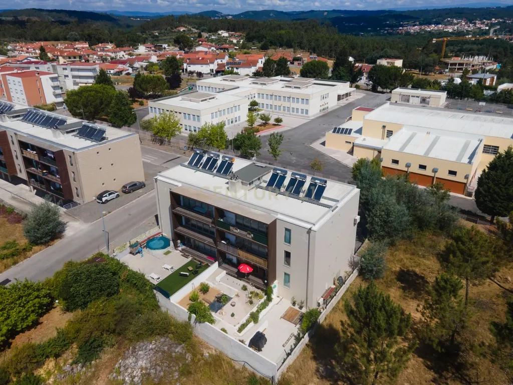 Apartamento T3 Moderno | 142 m² | Com Garagem | Construção de 2022 | Arganil - Image 2
