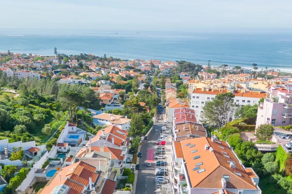 Fotografia 3 de Exclusiva Moradia na Parede com Vista de Mar e Apartamento T1 Independente