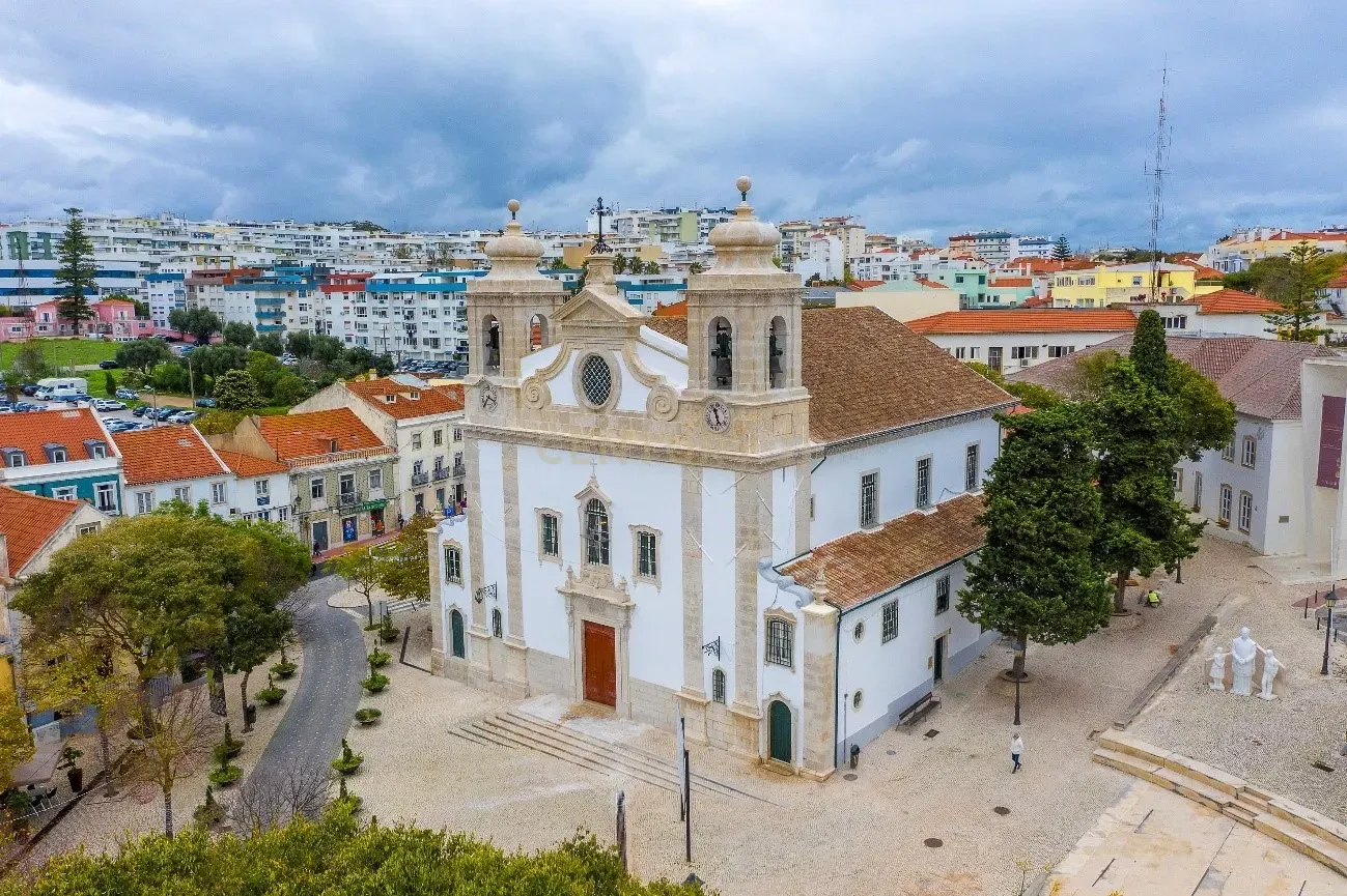 Apartamento totalmente remodelado na Vila de Oeiras - Image 13